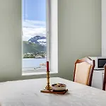 Apartment Center I Stargaze With Telescope Tromso