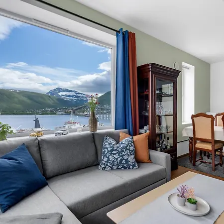 Center I Stargaze With Telescope 아파트 트롬쇠