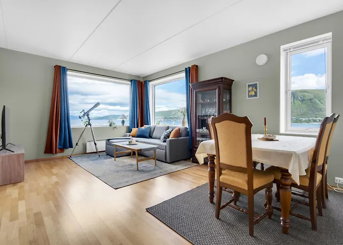 Center I Stargaze With Telescope * 트롬쇠