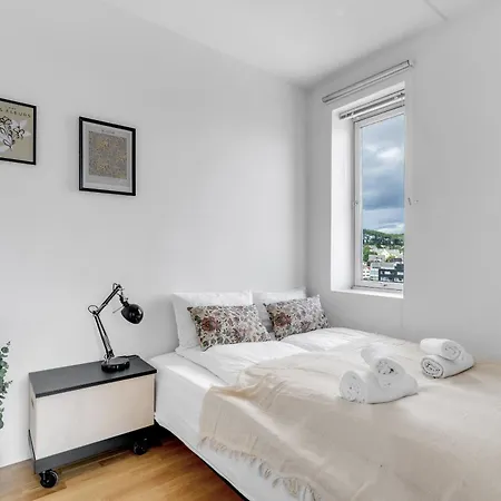 Center I Stargaze With Telescope *