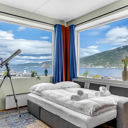 Center I Stargaze With Telescope * Tromsø